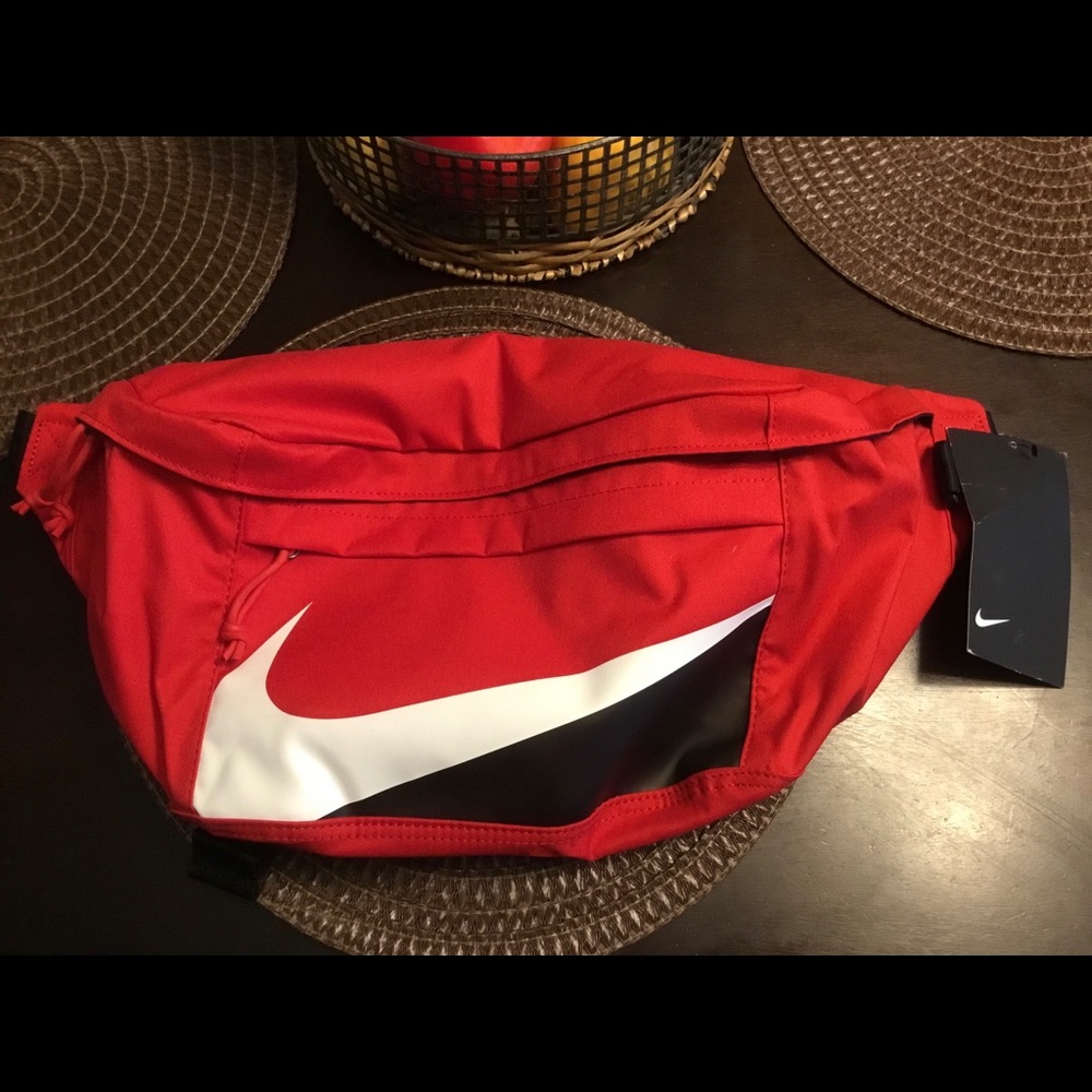 Nike Tech Hip Fanny Pack Waist Cross Body Bag NWT - Picture 1 of 4